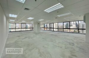 Amarin Tower - Office Space In Standard Condition