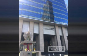 Thanapoom Tower - Entrance
