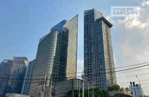 Singha Complex is located at the corner of Asoke Montri–Phetchaburi Intersection