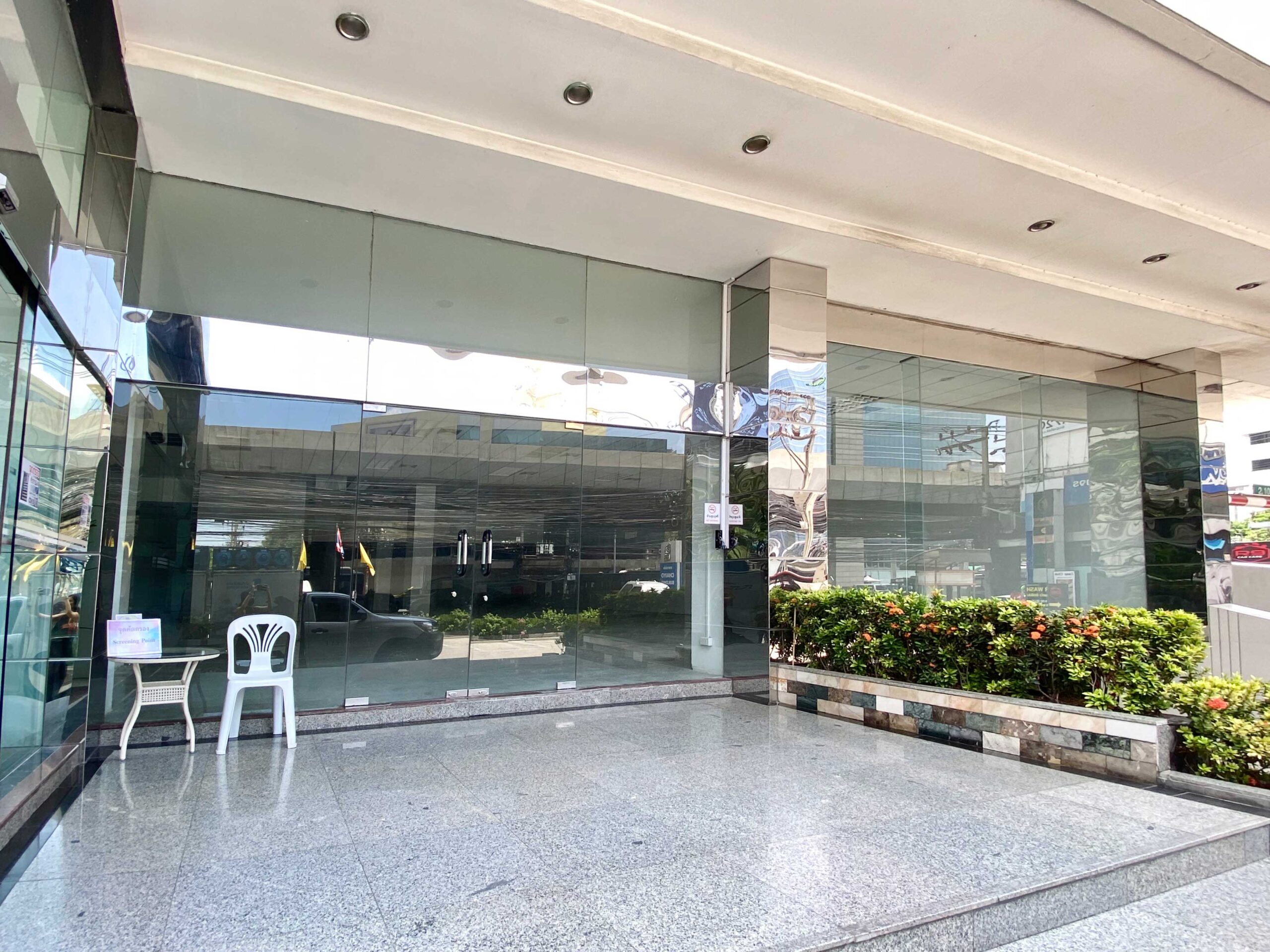 Showroom for rent in Rama 9 - Office Space BangkokOSBKK – Office Space ...