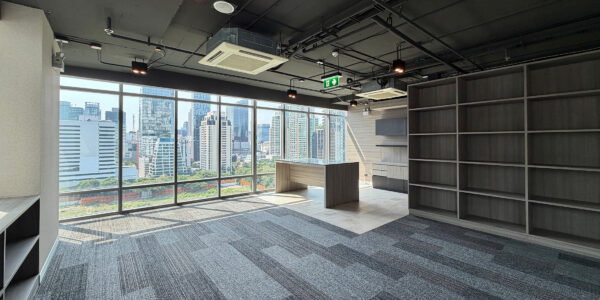 Office For Rent in Bangkok, near BTS Ploenchit