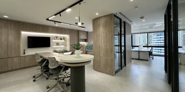 Fully furnished office for rent at Gaysorn Amarin Bangkok near BTS Chitlom